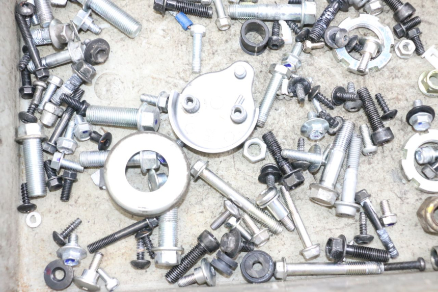 photo de ZAK SCHROEVEN EN BEVESTIGINGSMATERIAAL YAMAHA NEO'S CORE 1 (2022 - 2026) - Andere kijkhoek