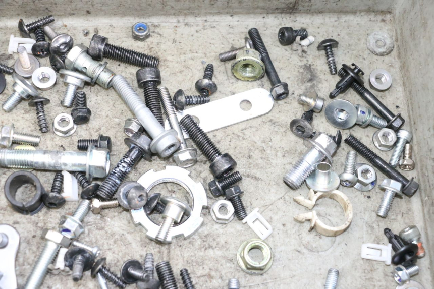 photo de ZAK SCHROEVEN EN BEVESTIGINGSMATERIAAL YAMAHA NEO'S CORE 1 (2022 - 2026) - Overzicht