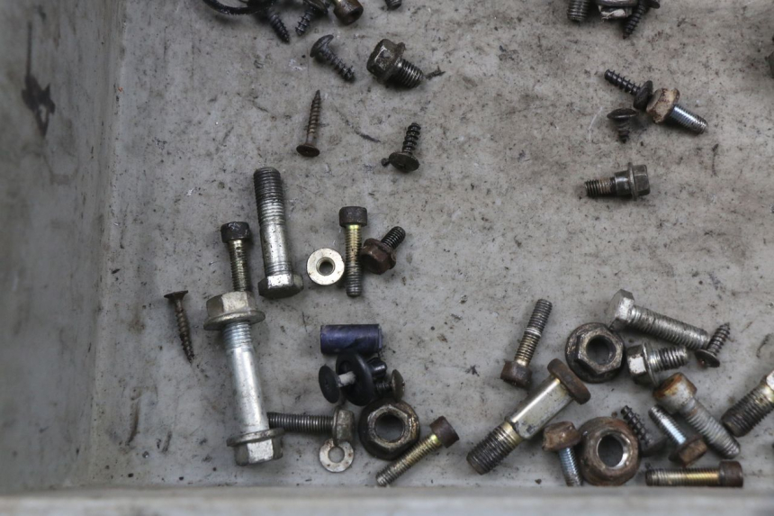 photo de ZAK SCHROEVEN EN BEVESTIGINGSMATERIAAL YAMAHA NEO'S NEOS 2T 50 (2007 - 2017) - Detail van het onderdeel