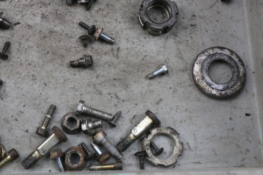 photo de ZAK SCHROEVEN EN BEVESTIGINGSMATERIAAL YAMAHA NEO'S NEOS 2T 50 (2007 - 2017) - Zoom op gebruiksstaat