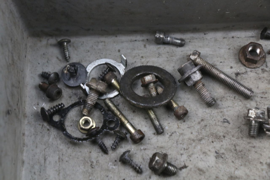 photo de ZAK SCHROEVEN EN BEVESTIGINGSMATERIAAL YAMAHA NEO'S NEOS 2T 50 (2007 - 2017) - Technische close-up