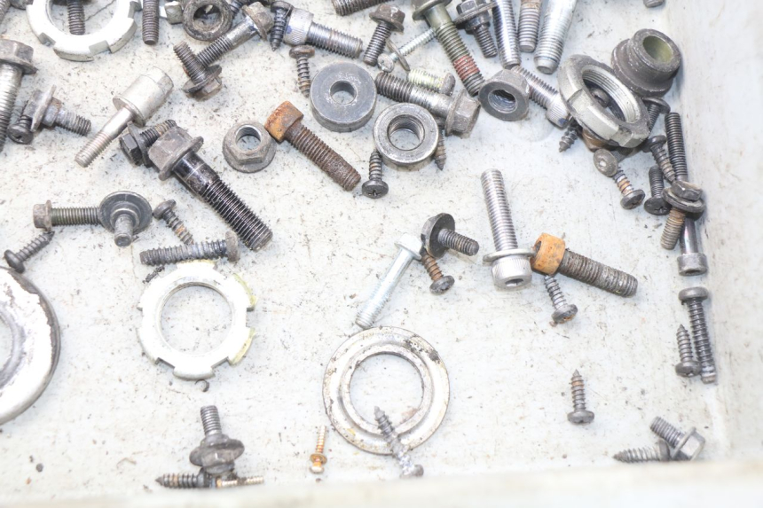 photo de ZAK SCHROEVEN EN BEVESTIGINGSMATERIAAL YAMAHA NEOS NEO'S 4T 50 (2008 - 2016) - Zoom op gebruiksstaat