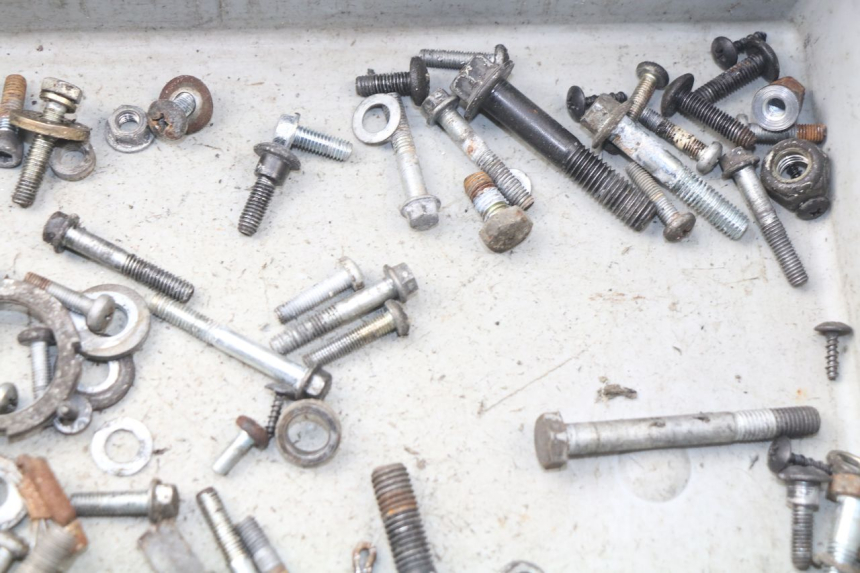 photo de ZAK SCHROEVEN EN BEVESTIGINGSMATERIAAL PIAGGIO NEW TYPHOON 50 (2010 - 2017) - Zoom op gebruiksstaat