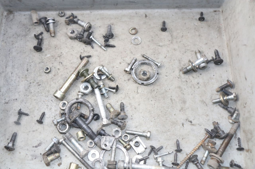 photo de ZAK SCHROEVEN EN BEVESTIGINGSMATERIAAL PIAGGIO NEW TYPHOON 50 (2010 - 2017) - Detail van het onderdeel