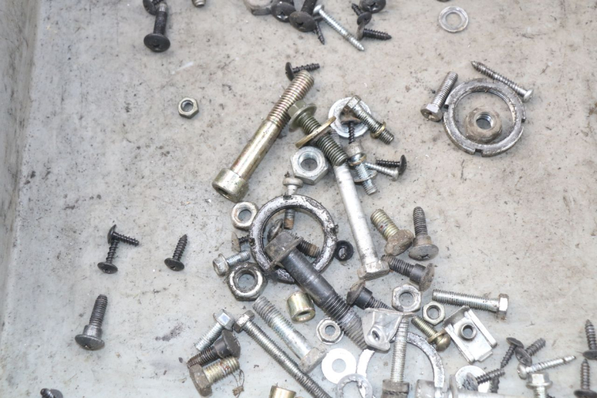 photo de ZAK SCHROEVEN EN BEVESTIGINGSMATERIAAL PIAGGIO NEW TYPHOON 50 (2010 - 2017) - Zoom op gebruiksstaat