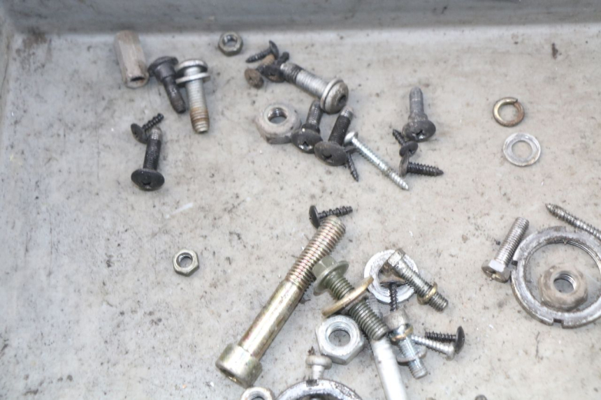 photo de ZAK SCHROEVEN EN BEVESTIGINGSMATERIAAL PIAGGIO NEW TYPHOON 50 (2010 - 2017) - Andere kijkhoek