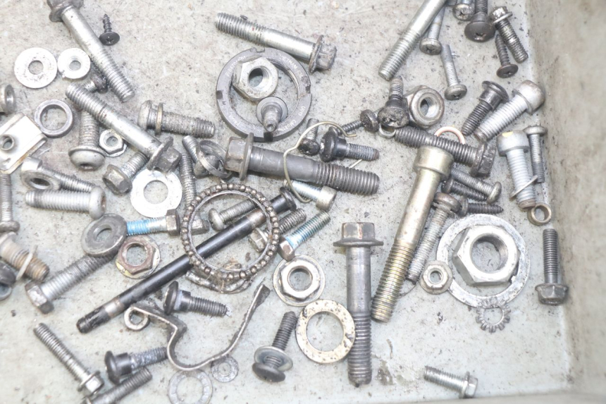 photo de ZAK SCHROEVEN EN BEVESTIGINGSMATERIAAL PIAGGIO NEW TYPHOON 50 (2018 - 2021) - Detail van het onderdeel