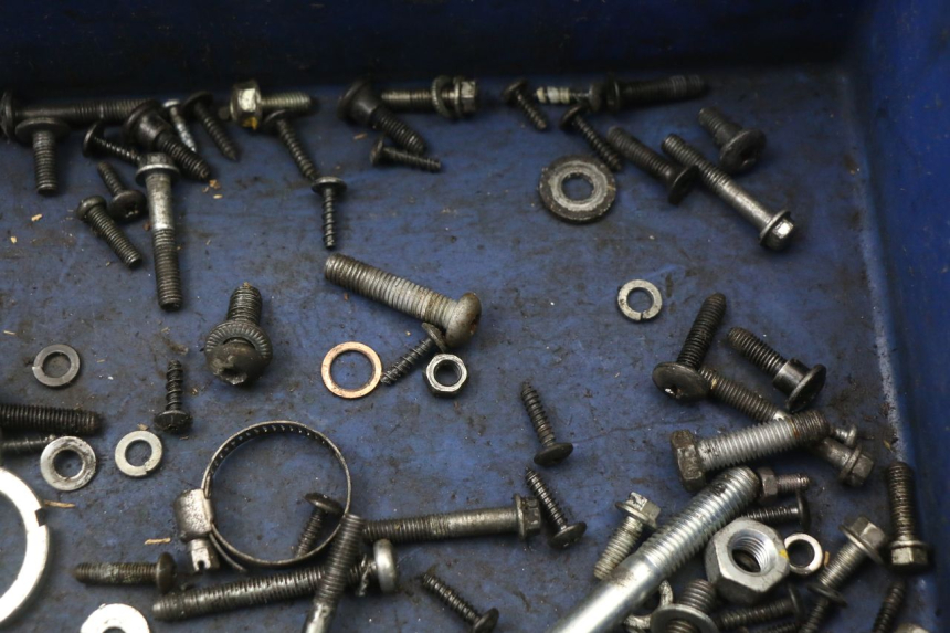 photo de ZAK SCHROEVEN EN BEVESTIGINGSMATERIAAL PIAGGIO NEW TYPHOON 50 (2018 - 2021) - Zoom op gebruiksstaat