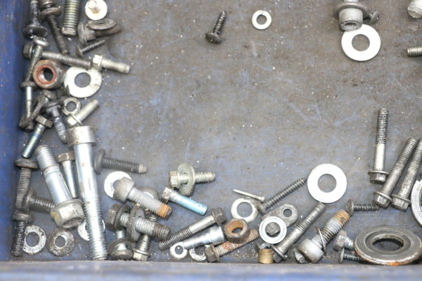 photo de ZAK SCHROEVEN EN BEVESTIGINGSMATERIAAL PIAGGIO NEW TYPHOON 50 (2018 - 2021) - Andere kijkhoek