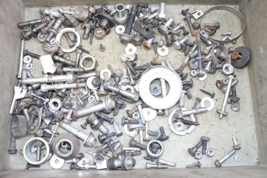 photo de ZAK SCHROEVEN EN BEVESTIGINGSMATERIAAL GILERA NEXUS 125 (2009 - 2013) - Hoofdaanzicht