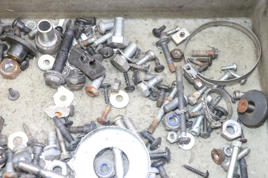 photo de ZAK SCHROEVEN EN BEVESTIGINGSMATERIAAL GILERA NEXUS 125 (2009 - 2013) - Andere kijkhoek