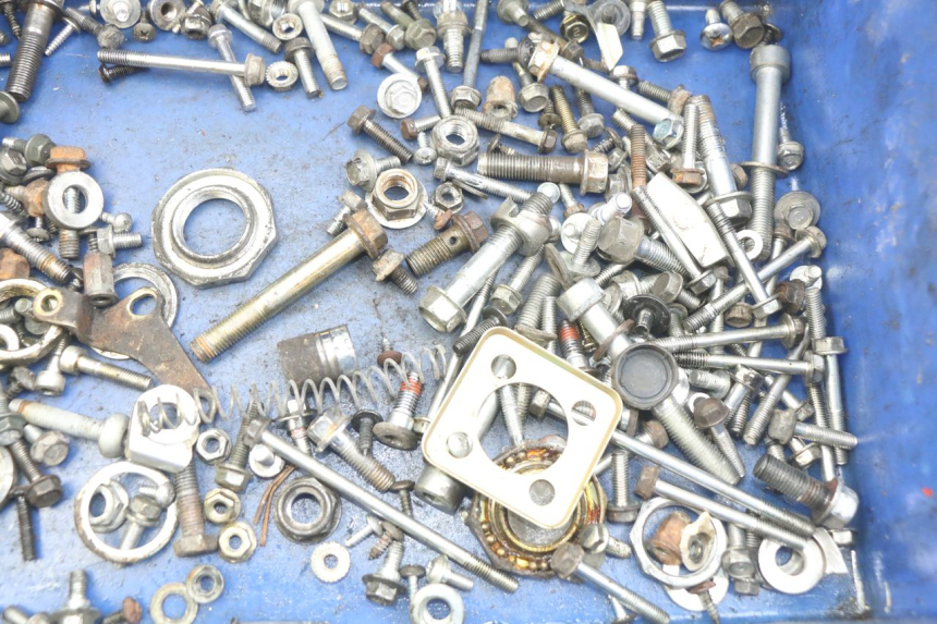 photo de ZAK SCHROEVEN EN BEVESTIGINGSMATERIAAL HONDA NHX LEAD 110 (2008 - 2010) - Detail van het onderdeel