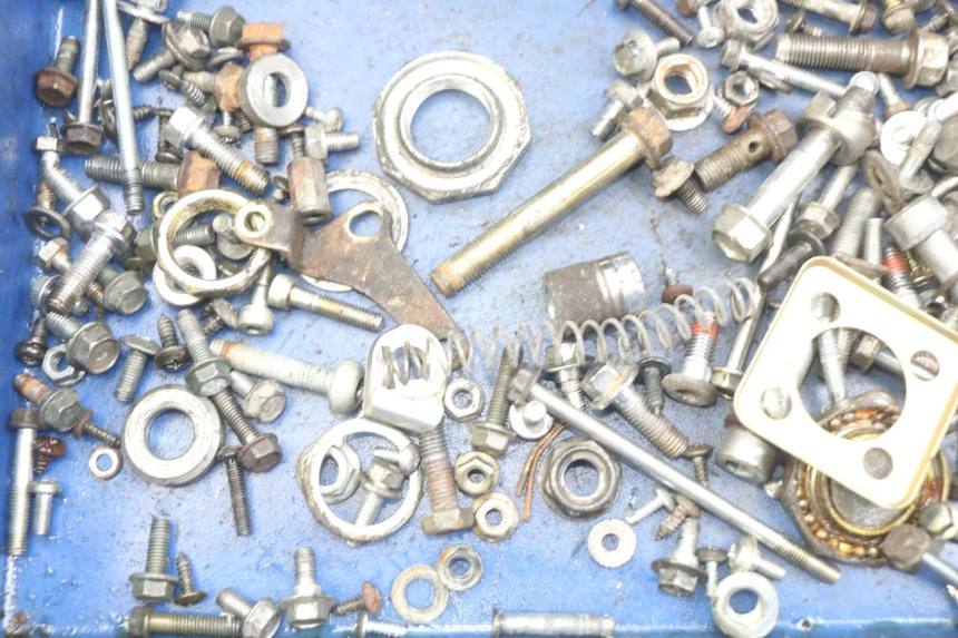 photo de ZAK SCHROEVEN EN BEVESTIGINGSMATERIAAL HONDA NHX LEAD 110 (2008 - 2010) - Zoom op gebruiksstaat