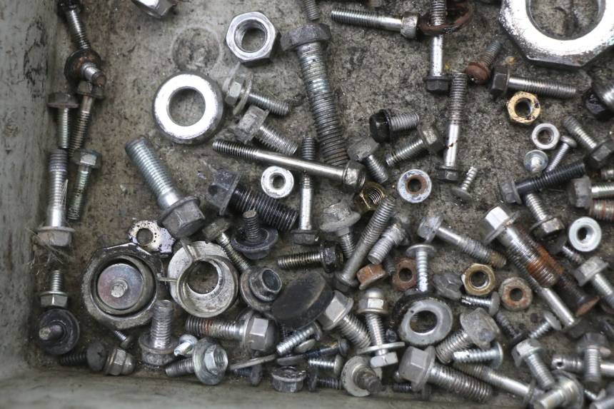 photo de ZAK SCHROEVEN EN BEVESTIGINGSMATERIAAL HONDA NHX LEAD 110 (2008 - 2010) - Andere kijkhoek