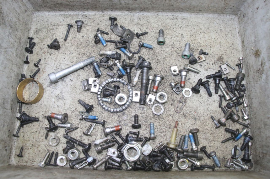 photo de ZAK SCHROEVEN EN BEVESTIGINGSMATERIAAL PIAGGIO NRG POWER PUREJET 50 (2018 - 2021) - Hoofdaanzicht