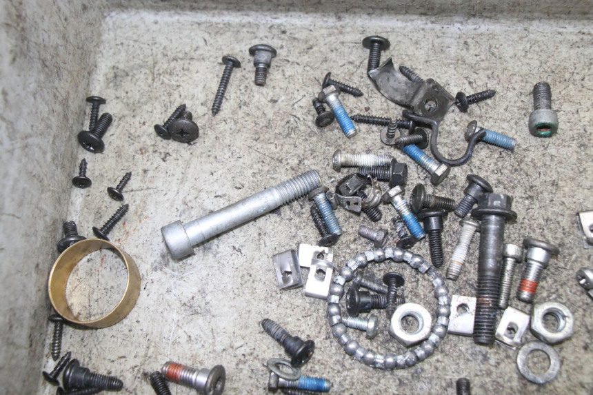 photo de ZAK SCHROEVEN EN BEVESTIGINGSMATERIAAL PIAGGIO NRG POWER PUREJET 50 (2018 - 2021) - Detail van het onderdeel