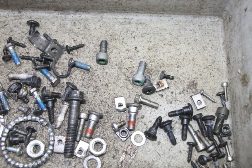 photo de ZAK SCHROEVEN EN BEVESTIGINGSMATERIAAL PIAGGIO NRG POWER PUREJET 50 (2018 - 2021) - Zoom op gebruiksstaat