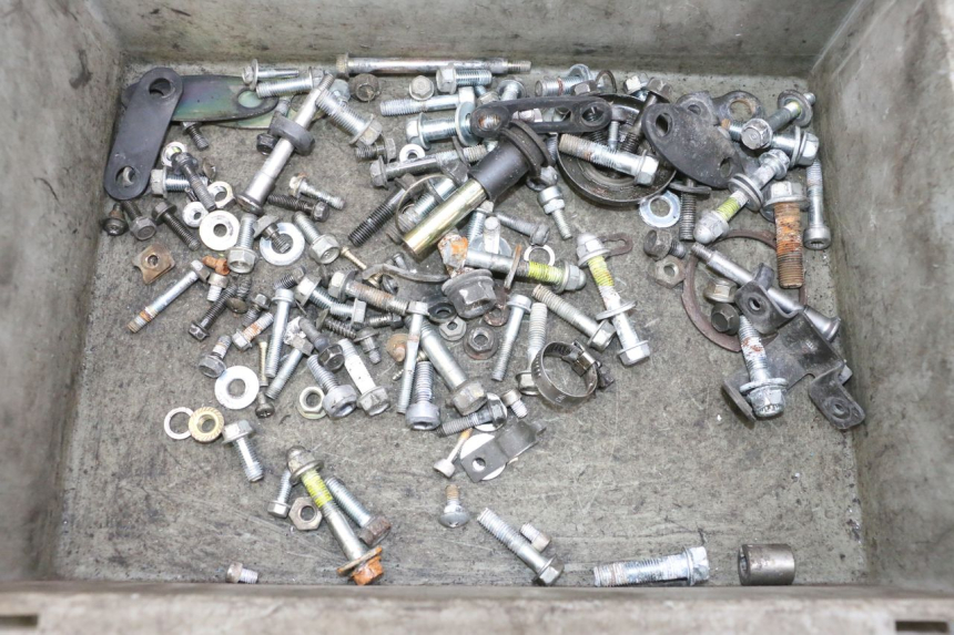 photo de ZAK SCHROEVEN EN BEVESTIGINGSMATERIAAL HONDA NSR R 125 (1994 - 2003) - Hoofdaanzicht