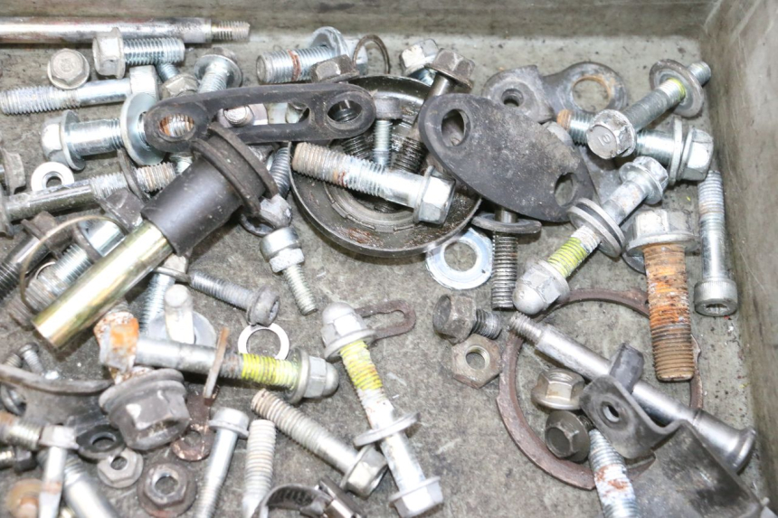 photo de ZAK SCHROEVEN EN BEVESTIGINGSMATERIAAL HONDA NSR R 125 (1994 - 2003) - Technische close-up