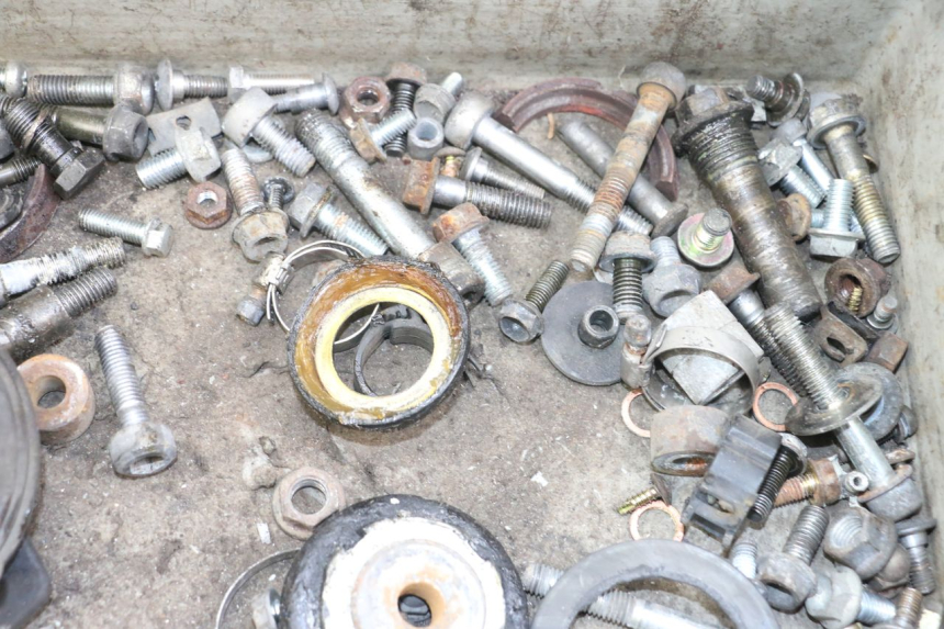 photo de ZAK SCHROEVEN EN BEVESTIGINGSMATERIAAL HONDA NTV DEAUVILLE 650 (1998 - 2001) - Andere kijkhoek