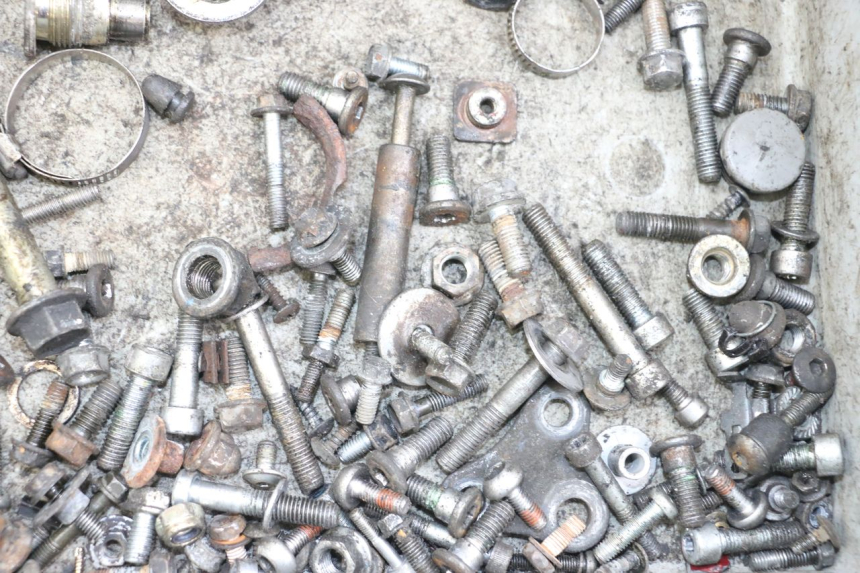 photo de ZAK SCHROEVEN EN BEVESTIGINGSMATERIAAL HONDA NTV DEAUVILLE 650 (1998 - 2001) - Zoom op gebruiksstaat