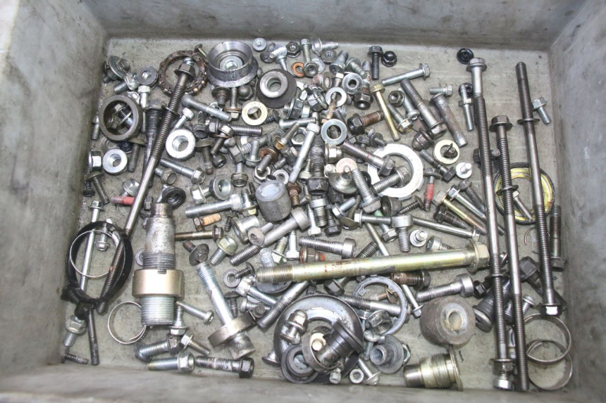 photo de ZAK SCHROEVEN EN BEVESTIGINGSMATERIAAL HONDA NTV DEAUVILLE 650 (2001 - 2006) - Hoofdaanzicht