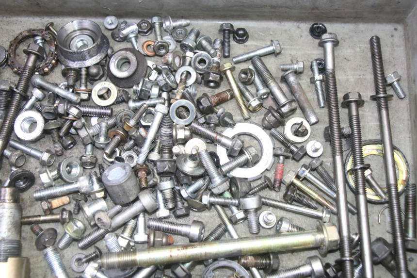 photo de ZAK SCHROEVEN EN BEVESTIGINGSMATERIAAL HONDA NTV DEAUVILLE 650 (2001 - 2006) - Zoom op gebruiksstaat