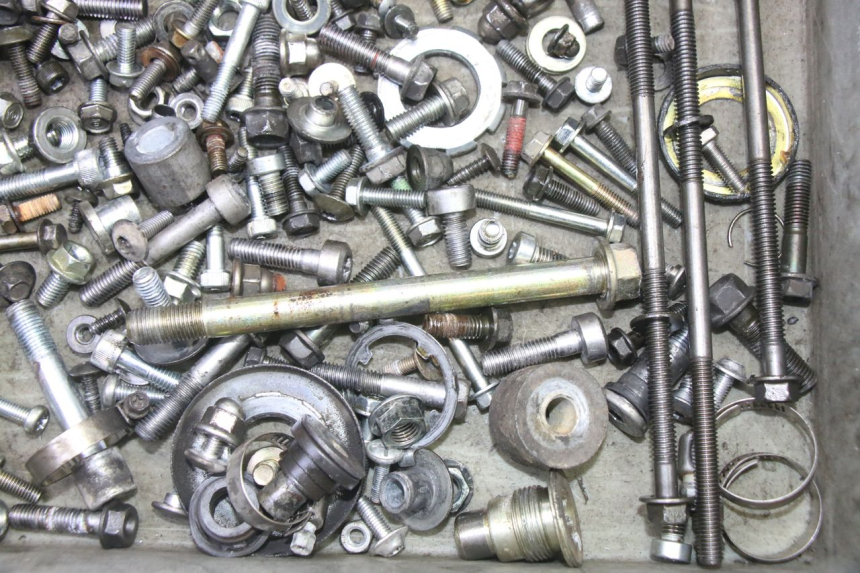 photo de ZAK SCHROEVEN EN BEVESTIGINGSMATERIAAL HONDA NTV DEAUVILLE 650 (2001 - 2006) - Technische close-up