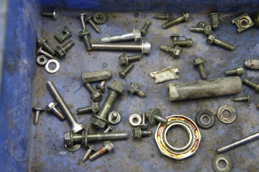 photo de ZAK SCHROEVEN EN BEVESTIGINGSMATERIAAL JM MOTORS OLDIES 4T 50 (2010 - 2020) - Zoom op gebruiksstaat