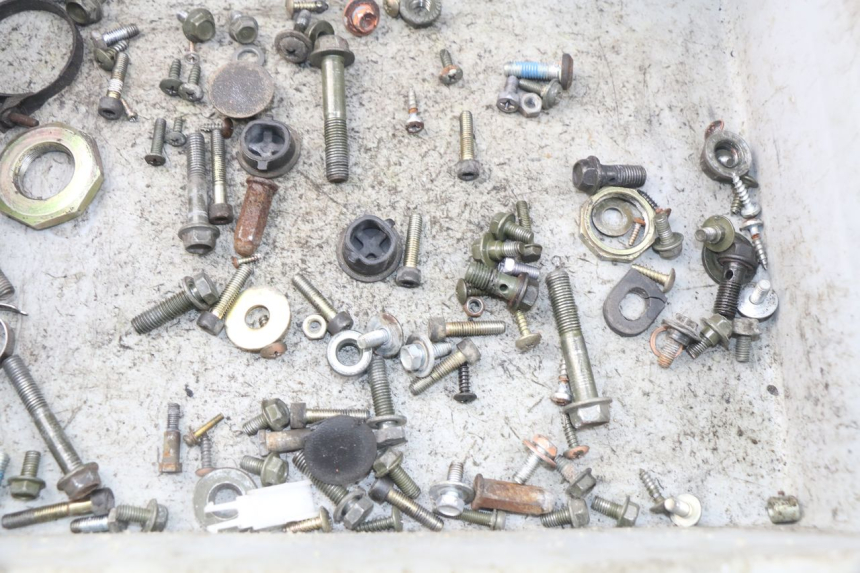 photo de ZAK SCHROEVEN EN BEVESTIGINGSMATERIAAL SYM ORBIT 2 4T 50 (2008 - 2017) - Detail van het onderdeel