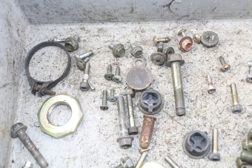 photo de ZAK SCHROEVEN EN BEVESTIGINGSMATERIAAL SYM ORBIT 2 4T 50 (2008 - 2017) - Zoom op gebruiksstaat