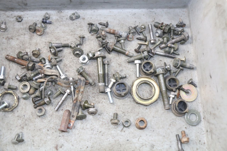 photo de ZAK SCHROEVEN EN BEVESTIGINGSMATERIAAL SYM ORBIT 2 4T 50 (2008 - 2017) - Detail van het onderdeel