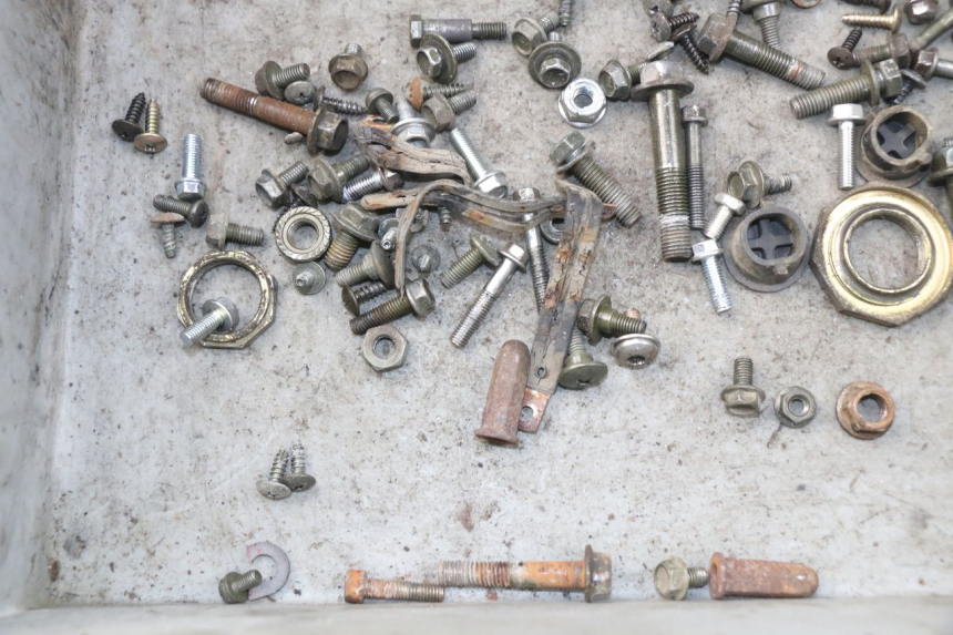 photo de ZAK SCHROEVEN EN BEVESTIGINGSMATERIAAL SYM ORBIT 2 4T 50 (2008 - 2017) - Zoom op gebruiksstaat