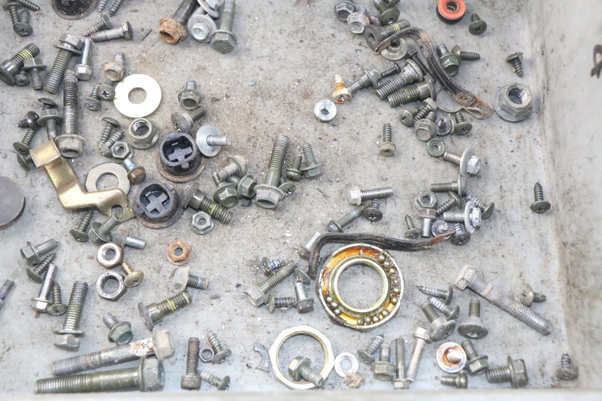 photo de ZAK SCHROEVEN EN BEVESTIGINGSMATERIAAL SYM ORBIT 2 4T 50 (2008 - 2017) - Detail van het onderdeel