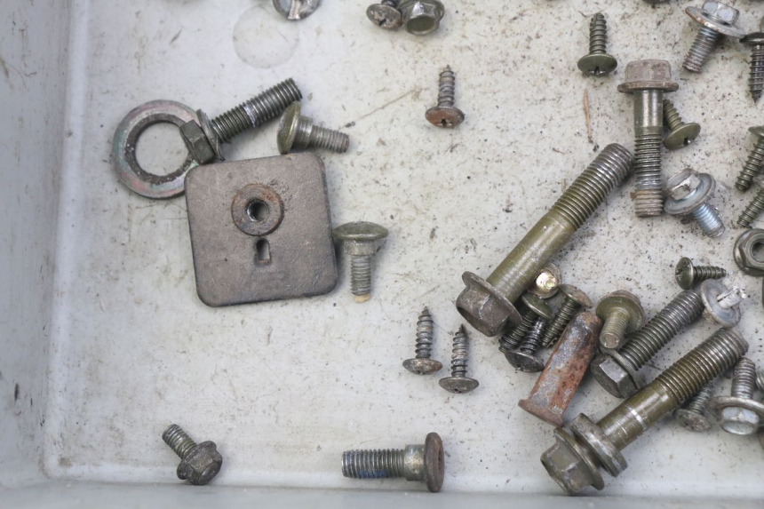 photo de ZAK SCHROEVEN EN BEVESTIGINGSMATERIAAL SYM ORBIT 2 4T 50 (2008 - 2017) - Detail van het onderdeel