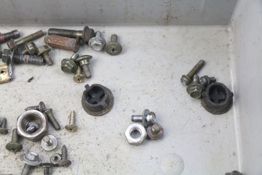 photo de ZAK SCHROEVEN EN BEVESTIGINGSMATERIAAL SYM ORBIT 2 4T 50 (2008 - 2017) - Andere kijkhoek