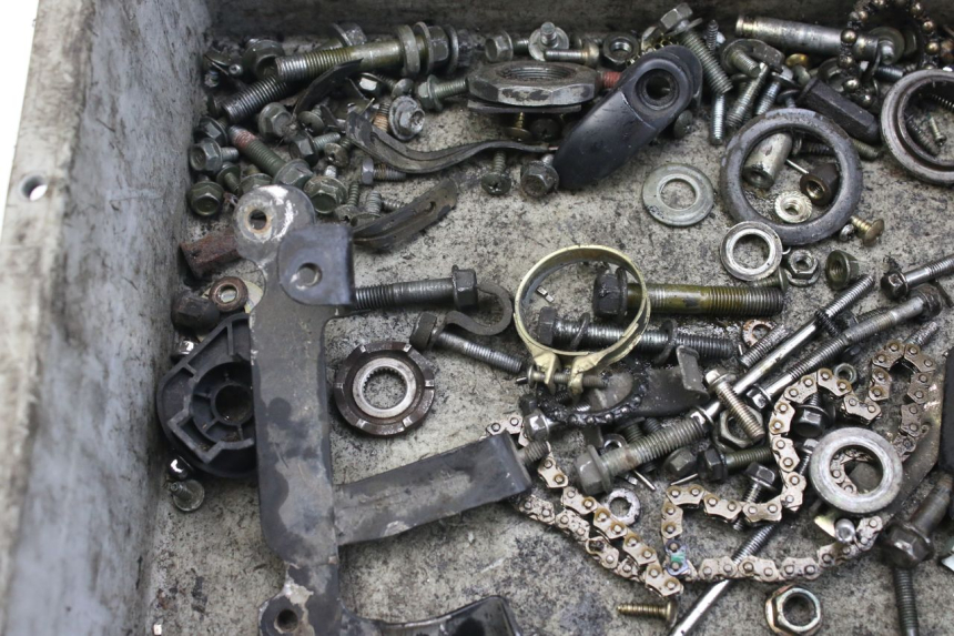 photo de ZAK SCHROEVEN EN BEVESTIGINGSMATERIAAL SYM ORBIT 2 4T 50 (2018 - 2022) - Zoom op gebruiksstaat