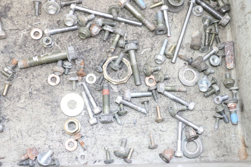 photo de ZAK SCHROEVEN EN BEVESTIGINGSMATERIAAL SYM ORBIT 2 4T 50 (2008 - 2017) - Detail van het onderdeel