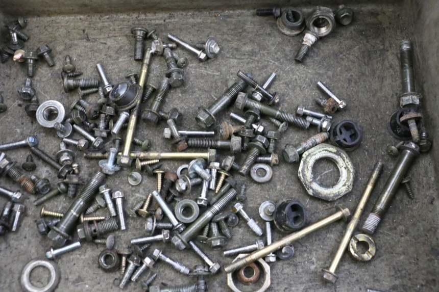 photo de ZAK SCHROEVEN EN BEVESTIGINGSMATERIAAL SYM ORBIT 2 50 (2008 - 2014) - Detail van het onderdeel