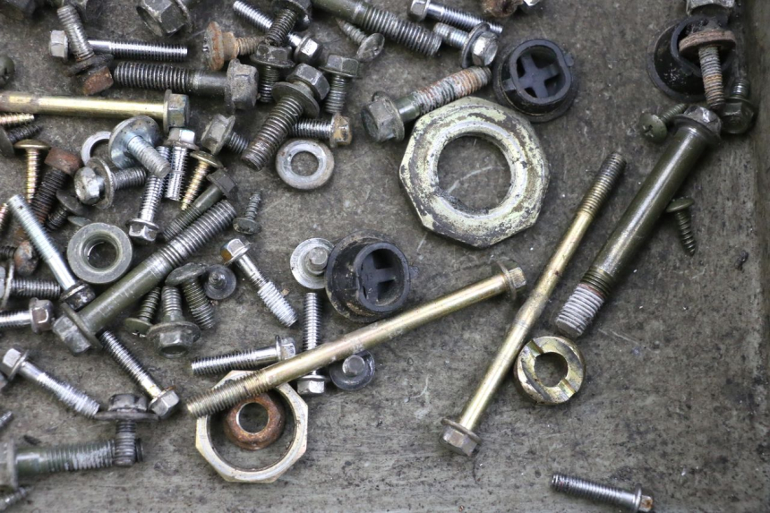 photo de ZAK SCHROEVEN EN BEVESTIGINGSMATERIAAL SYM ORBIT 2 50 (2008 - 2014) - Technische close-up