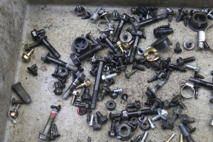 photo de ZAK SCHROEVEN EN BEVESTIGINGSMATERIAAL SYM ORBIT III 3 4T 50 (2021 - 2025) - Detail van het onderdeel