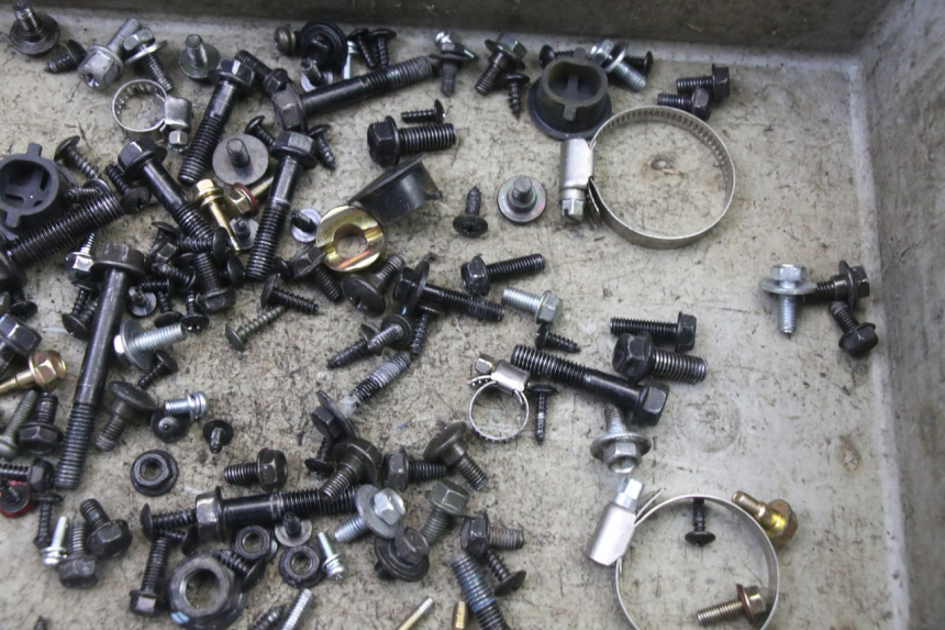 photo de ZAK SCHROEVEN EN BEVESTIGINGSMATERIAAL SYM ORBIT III 3 4T 50 (2021 - 2025) - Zoom op gebruiksstaat