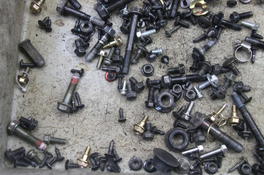 photo de ZAK SCHROEVEN EN BEVESTIGINGSMATERIAAL SYM ORBIT III 3 4T 50 (2021 - 2025) - Andere kijkhoek