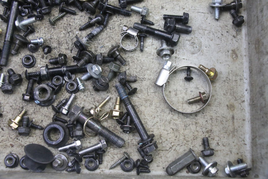 photo de ZAK SCHROEVEN EN BEVESTIGINGSMATERIAAL SYM ORBIT III 3 4T 50 (2021 - 2025) - Technische close-up