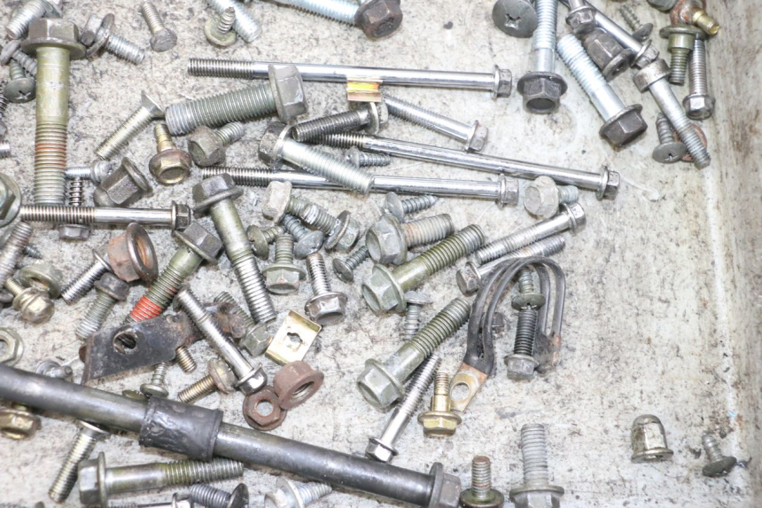 photo de ZAK SCHROEVEN EN BEVESTIGINGSMATERIAAL SYM ORBIT III 3 4T 50 (2021 - 2025) - Technische close-up