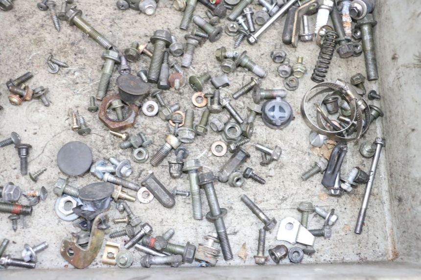 photo de ZAK SCHROEVEN EN BEVESTIGINGSMATERIAAL SYM ORBIT III 3 4T 50 (2018 - 2021) - Detail van het onderdeel