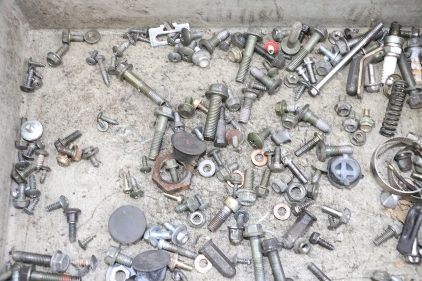 photo de ZAK SCHROEVEN EN BEVESTIGINGSMATERIAAL SYM ORBIT III 3 4T 50 (2018 - 2021) - Zoom op gebruiksstaat