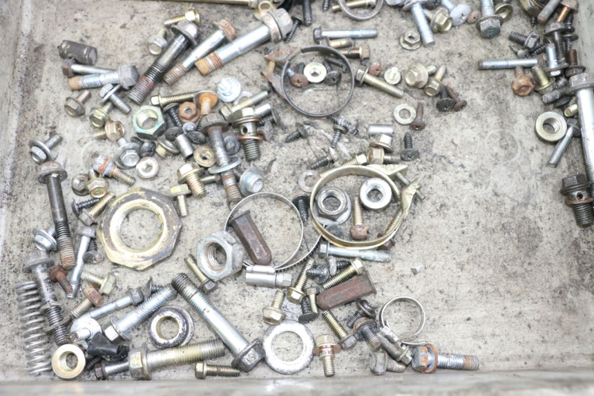 photo de ZAK SCHROEVEN EN BEVESTIGINGSMATERIAAL SYM ORBIT 50 (2008 - 2010) - Detail van het onderdeel