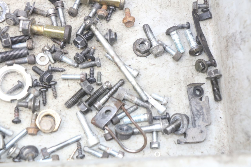 photo de ZAK SCHROEVEN EN BEVESTIGINGSMATERIAAL MBK OVETTO 2T 50 (2007 - 2017) - Zoom op gebruiksstaat