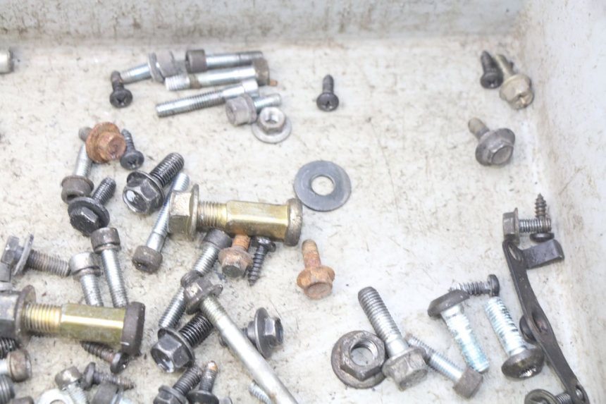 photo de ZAK SCHROEVEN EN BEVESTIGINGSMATERIAAL MBK OVETTO 2T 50 (2007 - 2017) - Andere kijkhoek